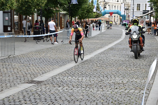 示了其一贯 示了其一贯